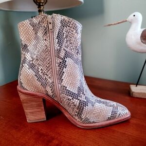 Free People Barclay Snake Embossed Leather Ankle Boots Size 37 Western